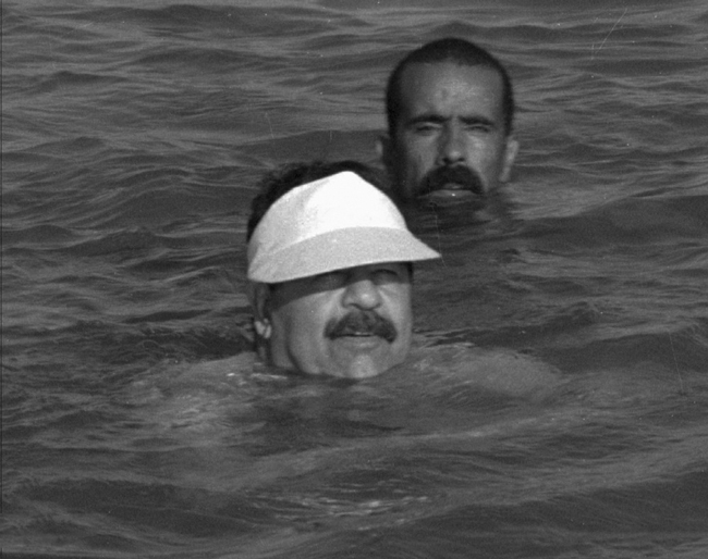 تصاویر ناب تاریخی؛ از شنای صدام در دجله تا سلام هیتلری به هیتلر!