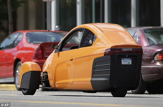 عکس: چرخ های عجیب تیزترین خودروی دنیا