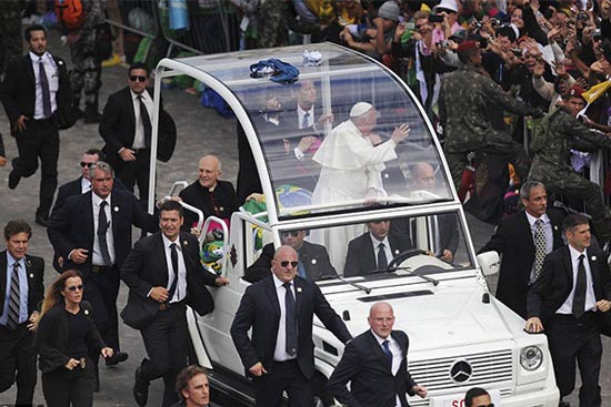 عکس: استقبال 3 میلیون‌ نفری از پاپ