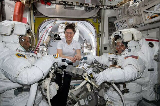 ناسا راهپیمایی فضایی زنانه را لغو کرد
