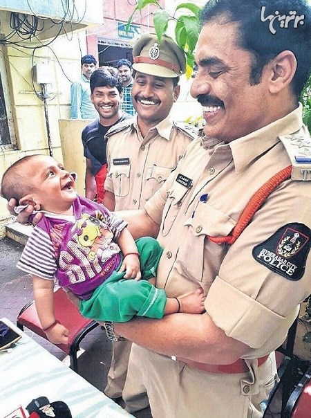واکنش نوزاد به پلیس پس از نجاتش از دست آدم ربایان