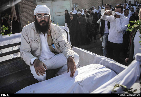 عکس: آیین تدفین رهبر صابئین مندایی ایران