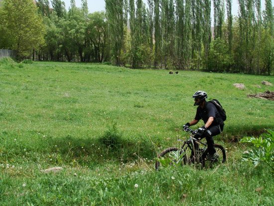دوچرخه سواری در اردیبهشت ماه منطقه طالقان
