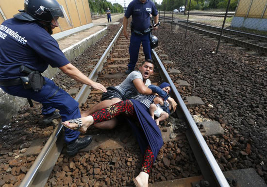 تصاویری دردناک از پناهندگان