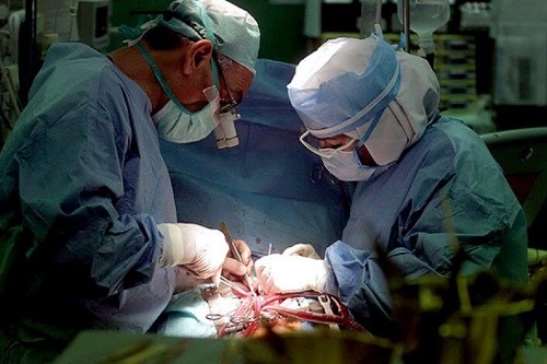 انجام یک عمل جراحی نادر در کرمانشاه