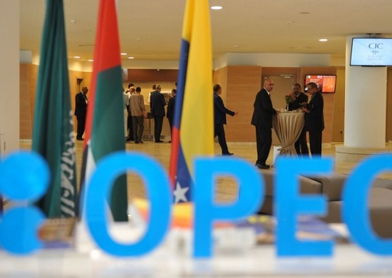 بدون اتحاد روسیه - اوپک، نفت ۳۰۰ دلاری می‌شود
