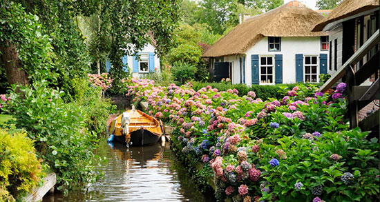 تصاویر خیره‌ کننده از روستای گیترونِ هلند