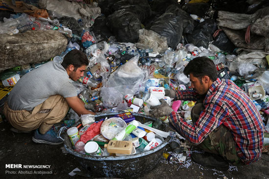 یک روز زندگی با کارگران زباله‌گرد