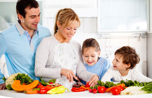 ۸ روش برای اینکه بچه‌ها غذاهای سالم‌تر بخورند