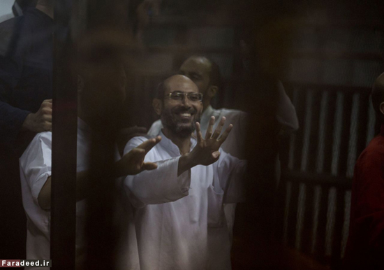 «محمد مرسی» پای میز محاکمه +عکس
