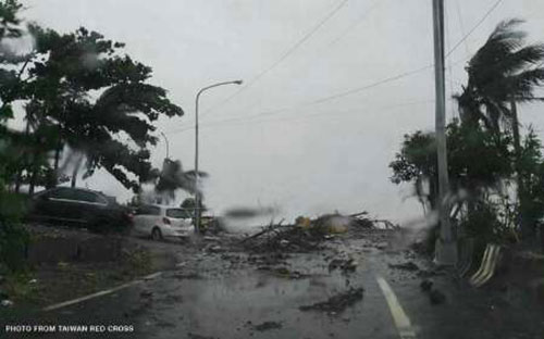 شدیدترین توفان جهان تایوان را درنوردید