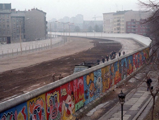 سی سال هنر خیابانی سیاسی +عکس