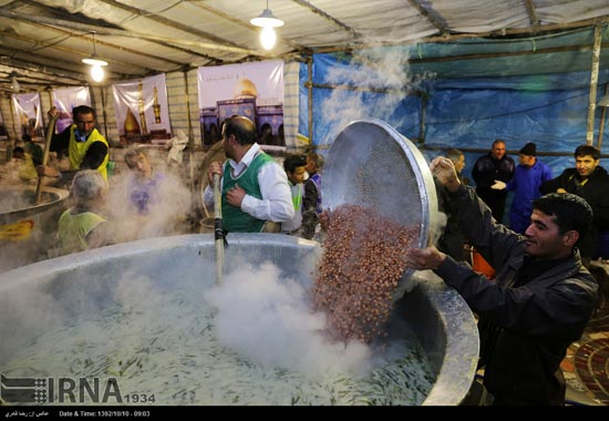پخت 72 تن آش نذری در شیراز +عکس