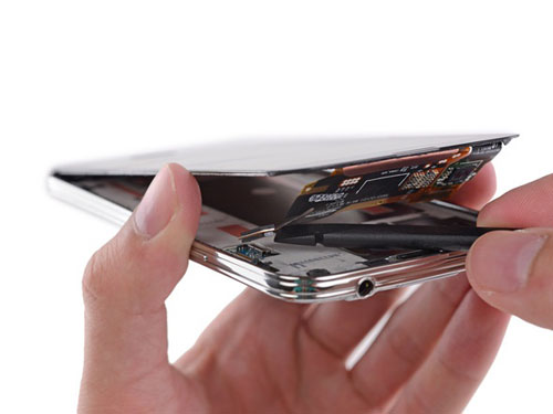 درون شکم Galaxy S5 سامسونگ را ببینید