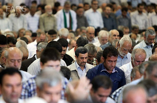 عکس: احمدی‌ نژاد در نماز جمعه تهران