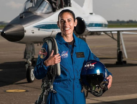 احتمال سفر فضانورد زنِ ایرانی‌تبار به کره ماه