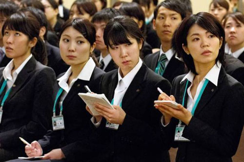 سیاست ورزی در ژاپن؛ میدانی که در اختیار مردان است