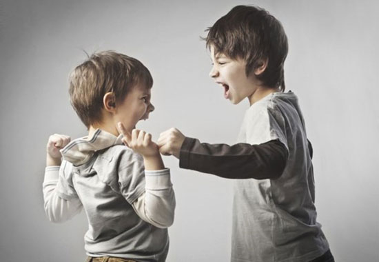 رایج‌ترین اشتباهات والدین برای مدیریت دعوای کودکان