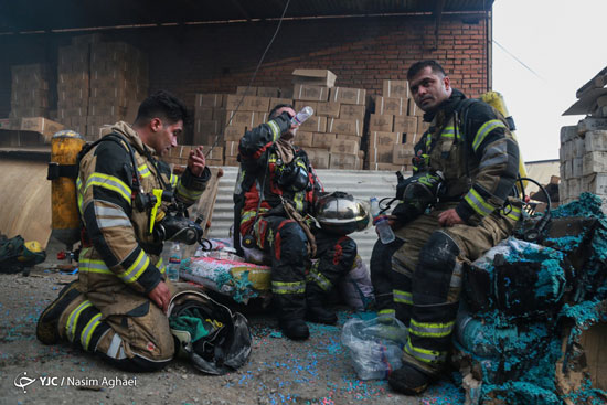 آتش سوزی مهیب در انبار کالای مشیریه