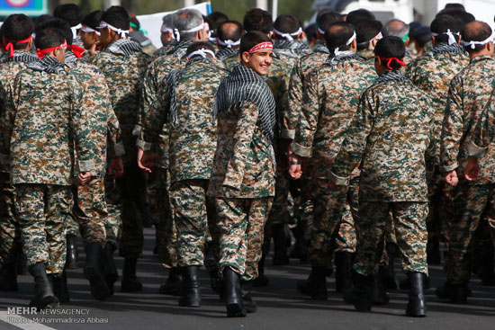 عکس: حسن روحانی در مراسم رژه روز ارتش
