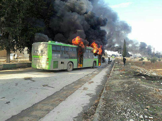 تروریست ها 5 اتوبوس را به آتش کشیدند