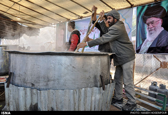 پخت 14 هزار کیلو شله‌زرد در شیراز +عکس