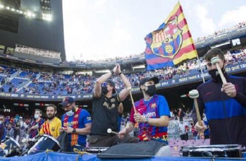 موزائیکی زیبای هواداران بارسلونا در نوکمپ
