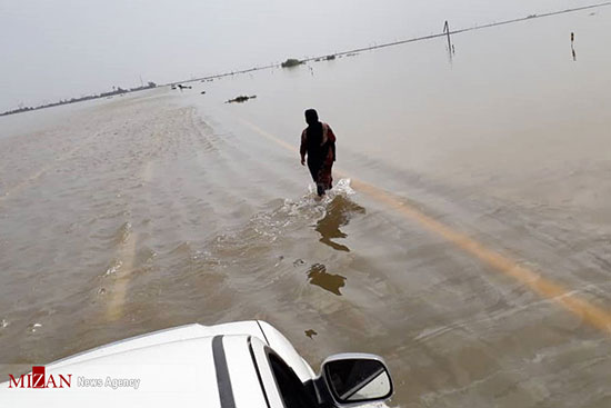 غرق شدن خودروها در سیلاب خوزستان