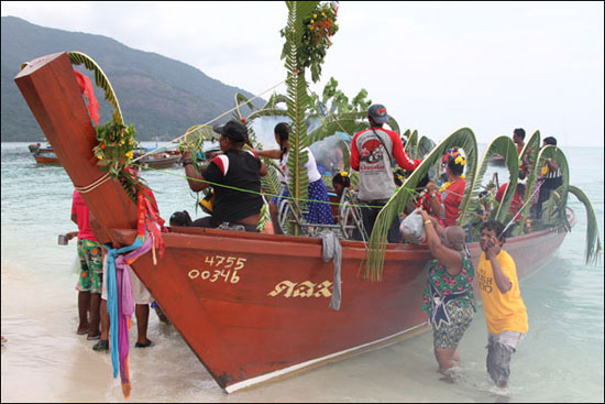 عیدِ «قایق چوبی» در جزایر تایلند +عکس