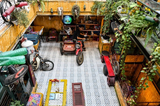 کافه‌ای عجیب و غریب در ویتنام