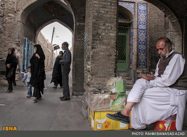 عکس: فروش علنی مخدر «ناس» در کرمان