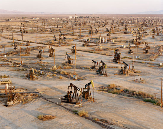عکسی جالب از یک میدان نفتی در آمریکا
