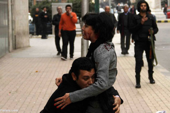 تیر خوردن دختر معترض در قاهره +عکس