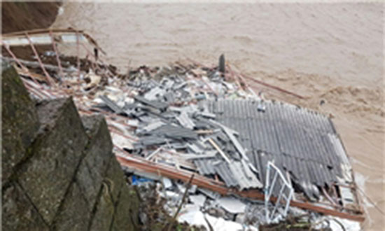 تخریب یک منزل بر اثر طغیان رودخانه در تالش
