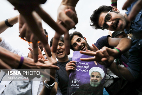 شادی مردم پس از انتخابات در تهران (1)