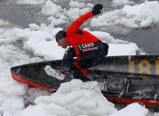 مسابقات قایقرانی در آب‌های یخ‌زده