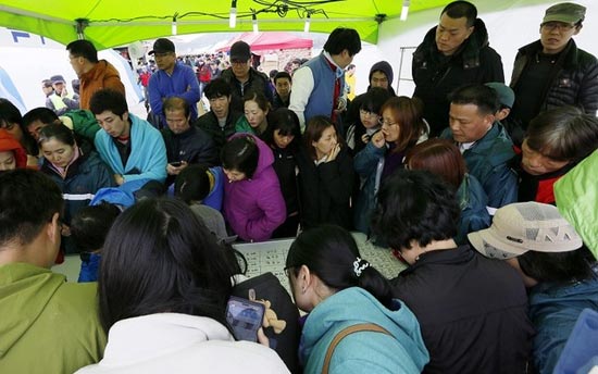عکس: گریه برای دانش آموزان کره ای